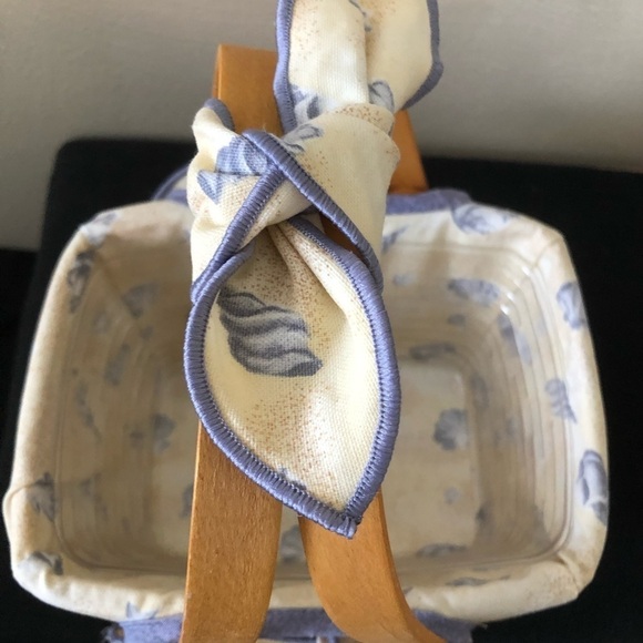 Longaberger 1999 Seashell Basket Double Handle Signed with Plastic Liner - Picture 7 of 8